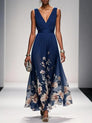 Rose | Robe longue en mousseline à fleurs bleu clair, col en V