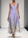 Rose | Robe longue en mousseline à fleurs bleu clair, col en V