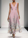 Rose | Robe longue en mousseline à fleurs bleu clair, col en V